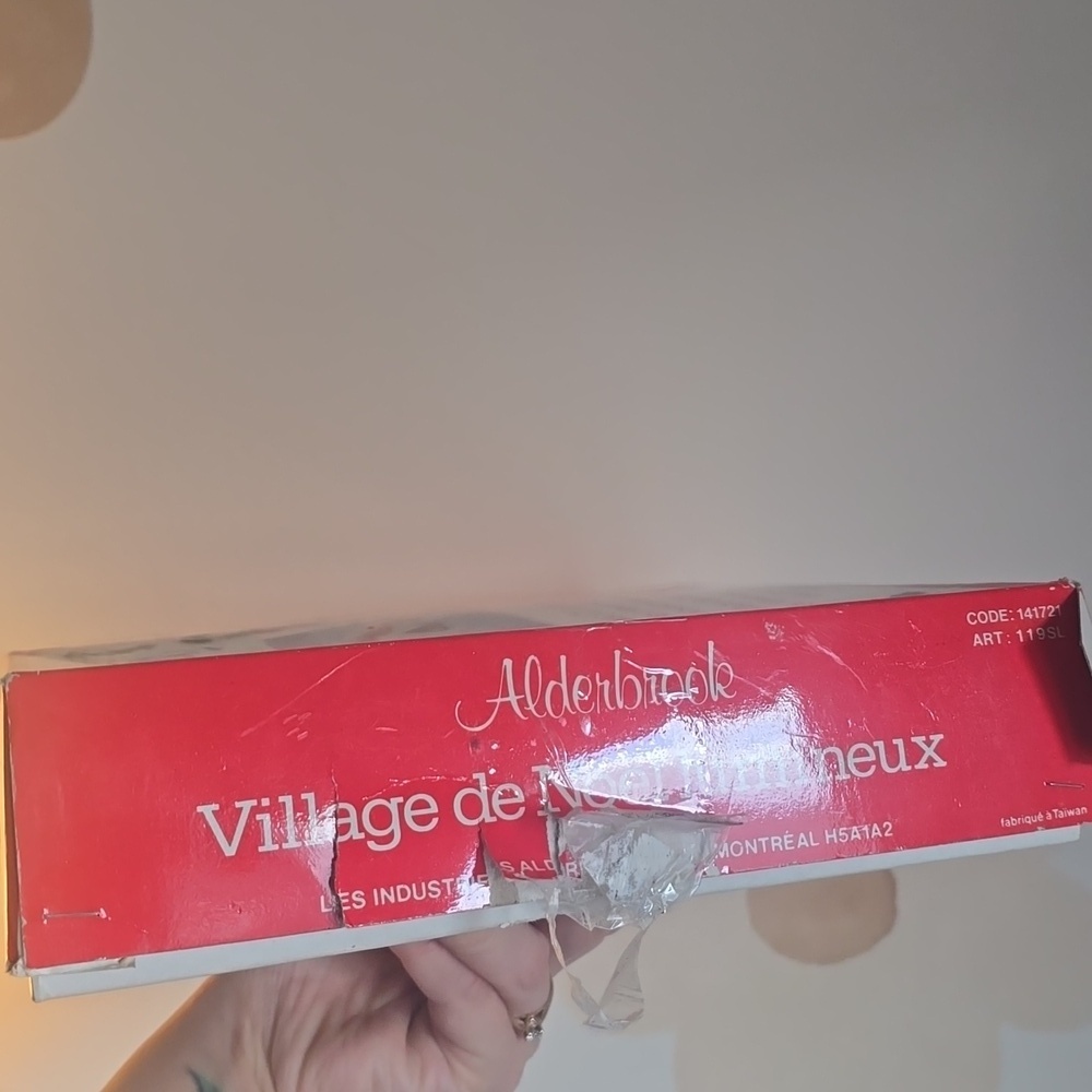 Vintage Alderbrook Christmas Village Set - Picture 6 of 9